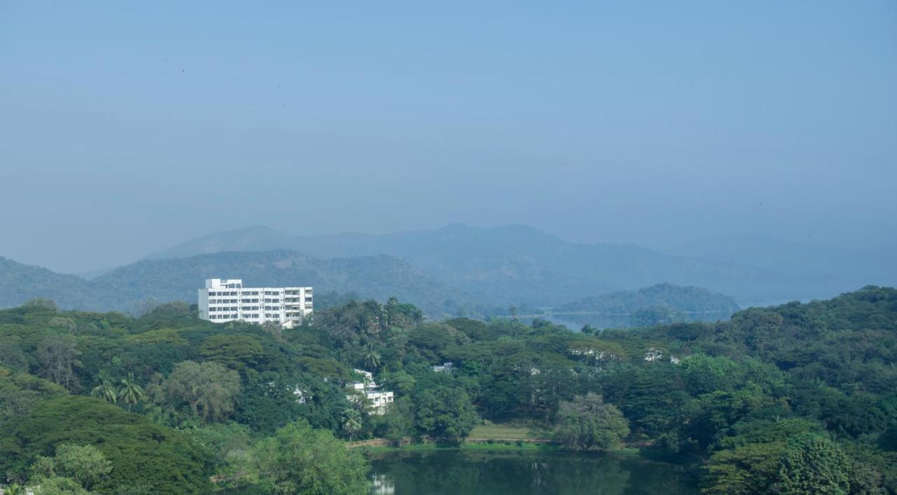 The Westin Mumbai Powai Lake Hotel Exterior photo