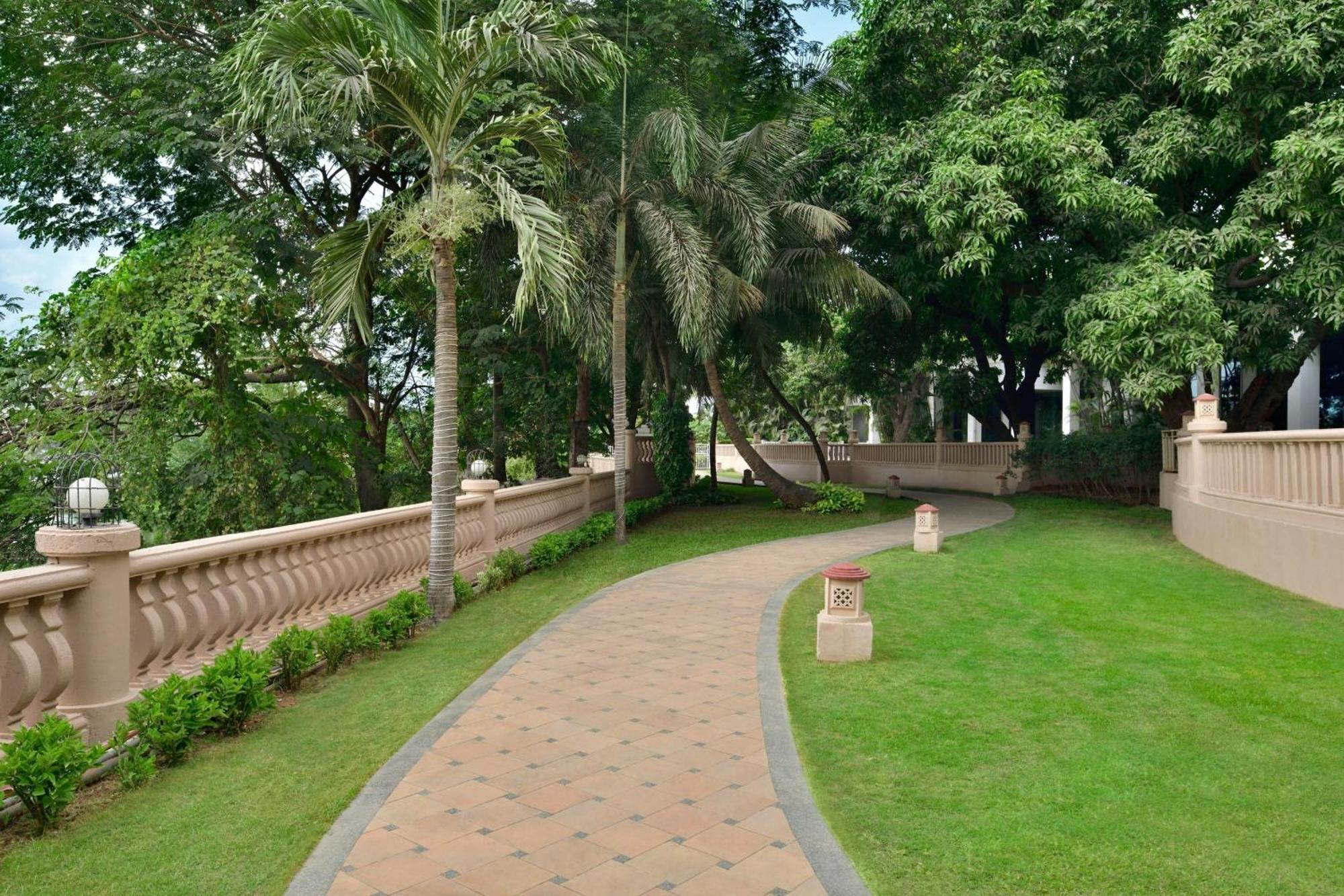 The Westin Mumbai Powai Lake Hotel Exterior photo